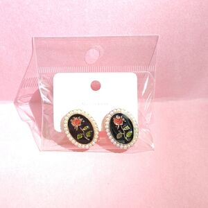 Elegant Floral Black and Gold Earrings